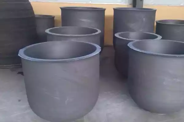 Silicon carbide crucible