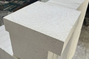Production technology of corundum mullite lightweight insulation bricks