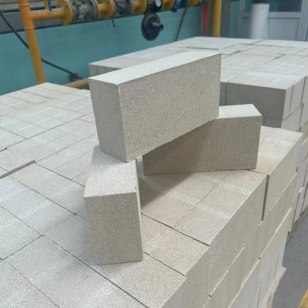 Lightweight high alumina insulation bricks