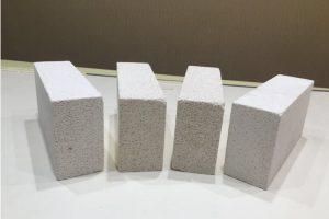 What are lightweight insulation bricks?