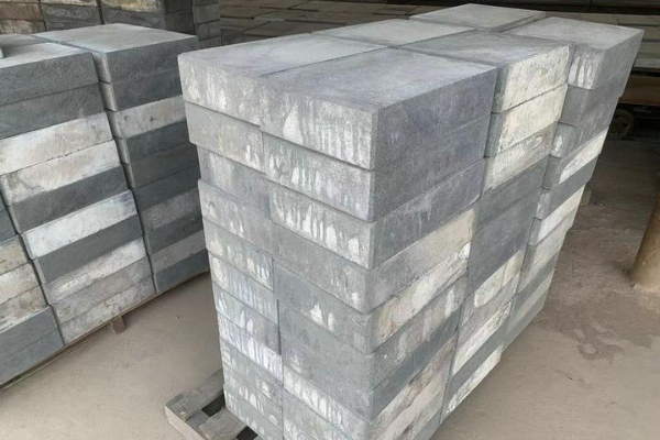 silicon nitride-bonded silicon carbide brick