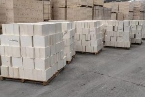 Which kilns need to use andalusite refractory bricks?