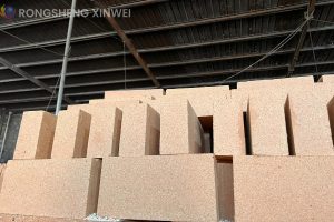 What are the differences between different grades of alumina lining brick?