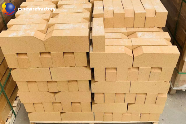 Dense fire bricks exported to Algerian foundry - Showcase - 2