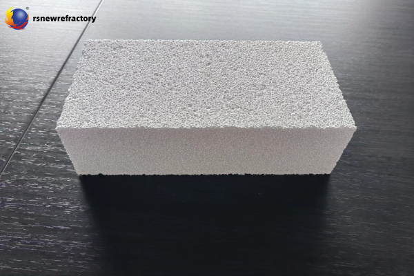 Light weight high alumina bubble brick